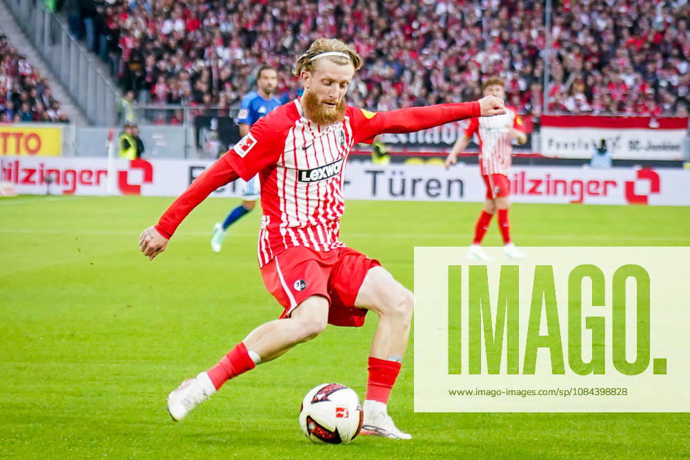 Deutschland: Fußball Bundesliga 2026 - 2027, 5. Spieltag - SC Freiburg - FC Schalke 04 - Europa-Park-Stadion (Freiburg): Niklas Beste (SC Freiburg, 19)
