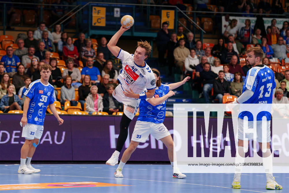 2. Handball-Bundesliga - 7. Spieltag: Dessau-Roßlauer HV 06 - VfL Lübeck-Schwartau Einar Nickelsen (VfL Lübeck-Schwartau, 42) beim Sprungwurf am 11.10.2026 in der Anhalt-Arena, Dessau-Roßlau (Sachsen-Anhalt) Dessau-Roßlau Anhalt-Arena Sachsen-Anhalt Deutschland