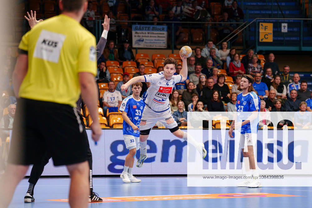 2. Handball-Bundesliga - 7. Spieltag: Dessau-Roßlauer HV 06 - VfL Lübeck-Schwartau Paul Holzhacker (VfL Lübeck-Schwartau, 4) beim Sprungwurf am 11.10.2026 in der Anhalt-Arena, Dessau-Roßlau (Sachsen-Anhalt) Dessau-Roßlau Anhalt-Arena Sachsen-Anhalt Deutschland
