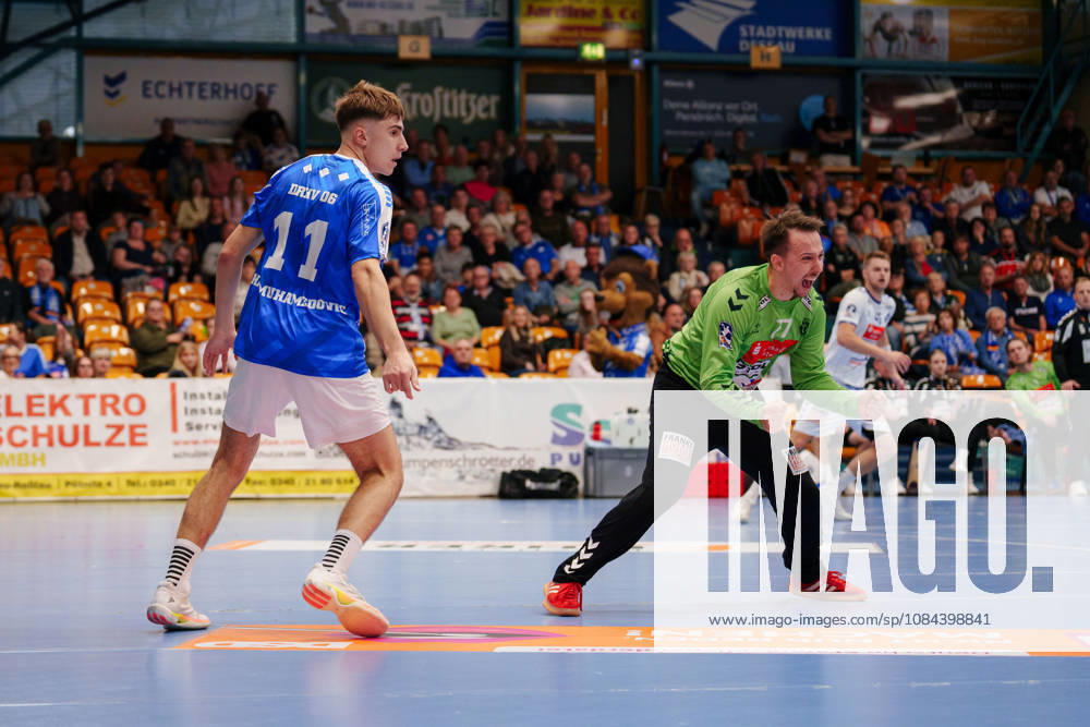 2. Handball-Bundesliga - 7. Spieltag: Dessau-Roßlauer HV 06 - VfL Lübeck-Schwartau Mark Ferjan (VfL Lübeck-Schwartau, 77) jubelt über den gehaltenen Ball von Alen Hadzimuhamedovic (Dessau-Roßlauer HV 06, 11) am 11.10.2026 in der Anhalt-Arena, Dessau-Roßlau (Sachsen-Anhalt) Dessau-Roßlau Anhalt-Arena Sachsen-Anhalt Deutschland