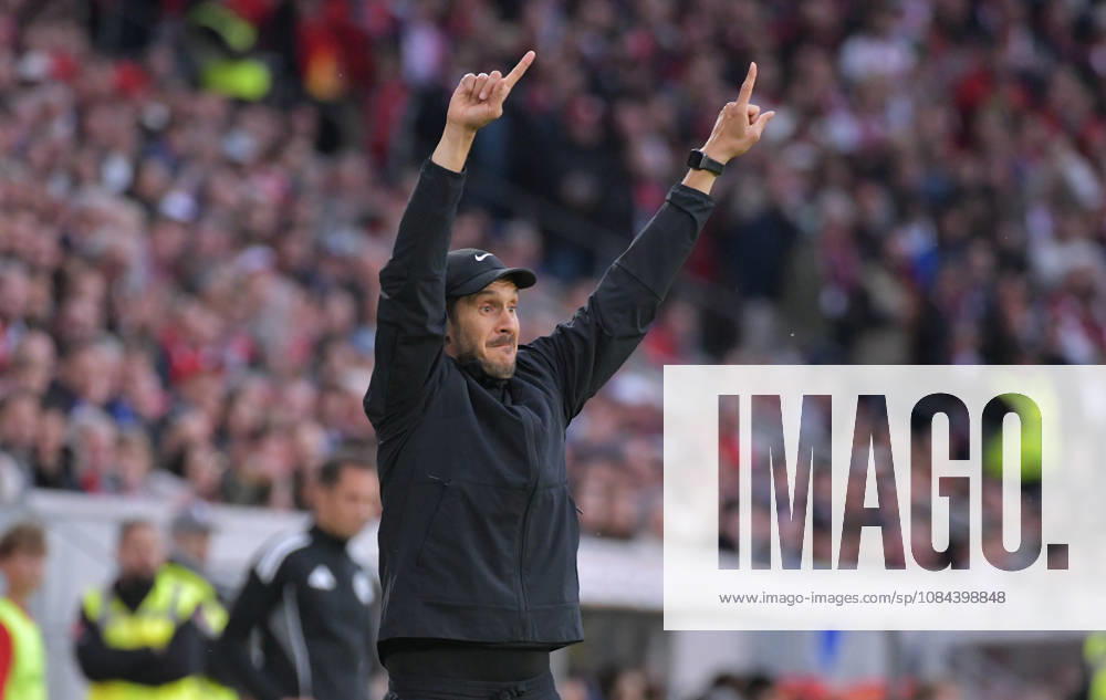 Fussball 1.Bundesliga, SC Freiburg - FC Schalke 04 v.l. Trainer Julian Schuster (SC Freiburg) Freiburg