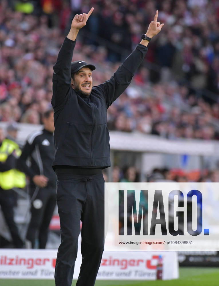 Fussball 1.Bundesliga, SC Freiburg - FC Schalke 04 v.l. Trainer Julian Schuster (SC Freiburg) Freiburg