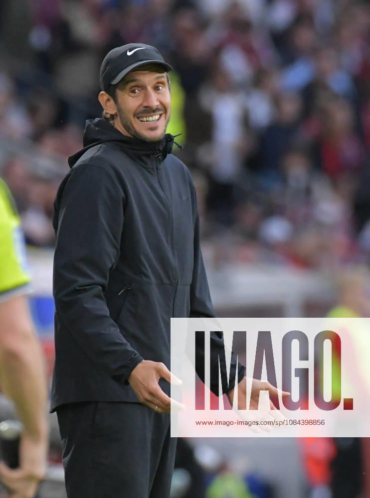 Fussball 1.Bundesliga, SC Freiburg - FC Schalke 04 v.l. Trainer Julian Schuster (SC Freiburg) Freiburg