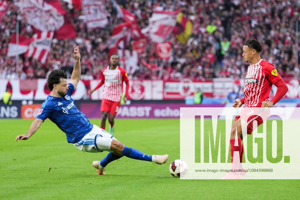 1. Bundesliga: SC Freiburg vs FC Schalke 04, 11.10.2026 Zweikampf zwischen Adrian Gantenbein (FC Schalke 04, 17) und Derry Scherhant (SC Freiburg, 7) 1. Bundesliga: SC Freiburg vs FC Schalke 04, Europa-Park-Stadion, 11.10.2026 DFB DFL REGULATIONS PROHIBIT ANY USE OF PHOTOGRAPHS AS IMAGE SEQUENCES AND OR QUASI-VIDEO.