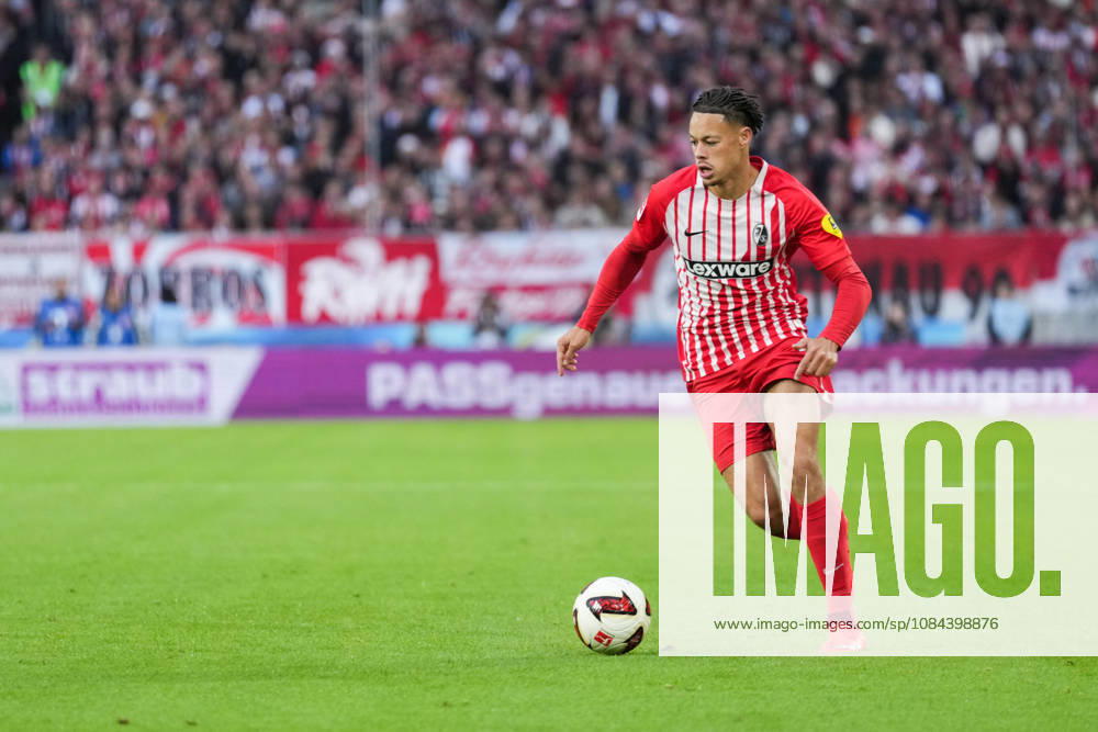 1. Bundesliga: SC Freiburg vs FC Schalke 04, 11.10.2026 Derry Scherhant (SC Freiburg, 7) am Ball 1. Bundesliga: SC Freiburg vs FC Schalke 04, Europa-Park-Stadion, 11.10.2026 DFB DFL REGULATIONS PROHIBIT ANY USE OF PHOTOGRAPHS AS IMAGE SEQUENCES AND OR QUASI-VIDEO.