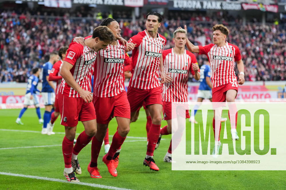 1. Bundesliga: SC Freiburg vs FC Schalke 04, 11.10.2026 Torjubel zum 1:0 durch Maximilian Eggestein (SC Freiburg, 8) 1. Bundesliga: SC Freiburg vs FC Schalke 04, Europa-Park-Stadion, 11.10.2026 DFB DFL REGULATIONS PROHIBIT ANY USE OF PHOTOGRAPHS AS IMAGE SEQUENCES AND OR QUASI-VIDEO.