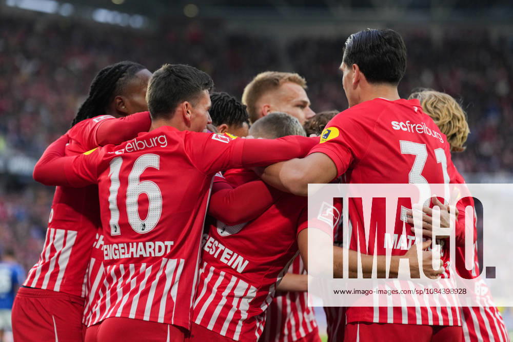 1. Bundesliga: SC Freiburg vs FC Schalke 04, 11.10.2026 Torjubel zum 1:0 durch Maximilian Eggestein (SC Freiburg, 8) 1. Bundesliga: SC Freiburg vs FC Schalke 04, Europa-Park-Stadion, 11.10.2026 DFB DFL REGULATIONS PROHIBIT ANY USE OF PHOTOGRAPHS AS IMAGE SEQUENCES AND OR QUASI-VIDEO.