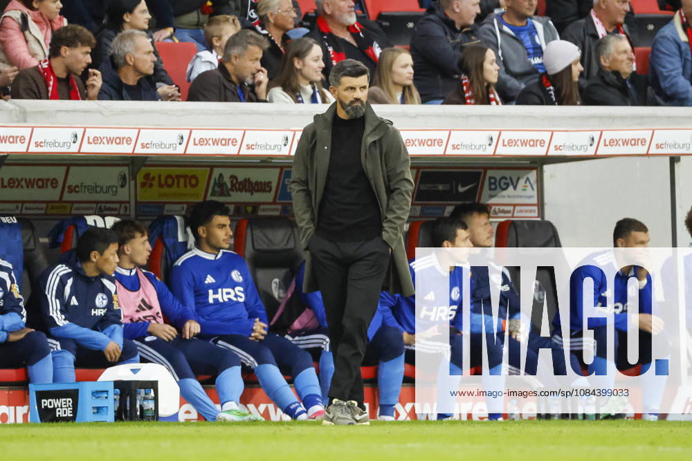 Miron Muslic (FC Schalke, Trainer) , Deutschland, Fussball, 1. Bundesliga, 5.Spieltag, 2026 2027, SC Freiburg vs. FC Schalke 04, 11.10.2026, Freiburg im Breisgau Europa-Park Stadion Deutschland