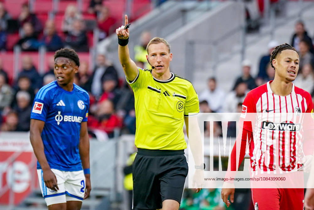 Deutschland: Fußball Bundesliga 2026 - 2027, 5. Spieltag - SC Freiburg - FC Schalke 04 - Europa-Park-Stadion (Freiburg): Schiedsrichter Martin Petersen (Stuttgart)