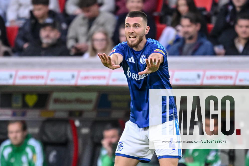 Hasan Kurucay (FC Schalke 04) gestikuliert, gestik waehrend des spiels der 1. Bundesliga zwischen Club Freiburg und FC Schalke 04, Europa-Park Stadion am 11. October 2026 in Freiburg im Breisgau, Deutschland. (Foto von Harry Langer DeFodi Images) +++ Hasan Kurucay (FC Schalke 04) gestures during the Bundesliga match between Sport-Club Freiburg and FC Schalke 04 at Europa-Park Stadion on October 11, 2026 in Freiburg im Breisgau, Germany. (Photo by Harry Langer DeFodi Images) DFB DFL REGULATIONS PROHIBIT ANY USE OF PHOTOGRAPHS AS IMAGE SEQUENCES AND OR QUASI-VIDEO. (Photo by Harry Langer DeFodi Images) DFB DFL REGULATIONS PROHIBIT ANY USE OF PHOTOGRAPHS AS IMAGE SEQUENCES AND OR QUASI-VIDEO. -