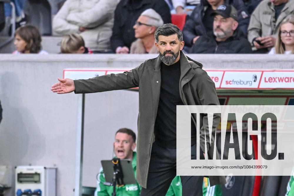 Trainer Miron Muslic (FC Schalke 04) gestikuliert, gestik waehrend des spiels der 1. Bundesliga zwischen Club Freiburg und FC Schalke 04, Europa-Park Stadion am 11. October 2026 in Freiburg im Breisgau, Deutschland. (Foto von Harry Langer DeFodi Images) +++ Trainer Miron Muslic (FC Schalke 04) gestures during the Bundesliga match between Sport-Club Freiburg and FC Schalke 04 at Europa-Park Stadion on October 11, 2026 in Freiburg im Breisgau, Germany. (Photo by Harry Langer DeFodi Images) DFB DFL REGULATIONS PROHIBIT ANY USE OF PHOTOGRAPHS AS IMAGE SEQUENCES AND OR QUASI-VIDEO. (Photo by Harry Langer DeFodi Images) DFB DFL REGULATIONS PROHIBIT ANY USE OF PHOTOGRAPHS AS IMAGE SEQUENCES AND OR QUASI-VIDEO. -