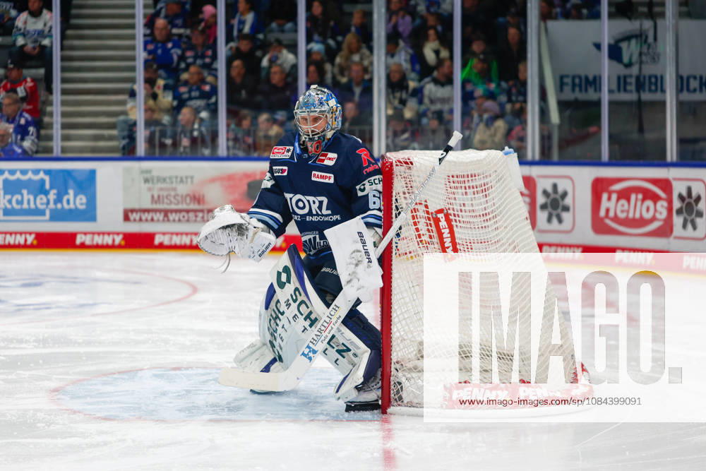 Goalie Joacim Eriksson (Schwenninger Wild Wings, 60), , GER, Schwenninger Wild Wings vs. EHC Red Bull Muenchen, Eishockey, PENNY DEL, 8. Spieltag, Spielzeit 2026 2027, 11.10.2026 GER, Schwenninger Wild Wings vs. EHC Red Bull Muenchen, Eishockey, PENNY DEL, 8. Spieltag, Spielzeit 2026 2027, 11.10.2026 Schwenningen