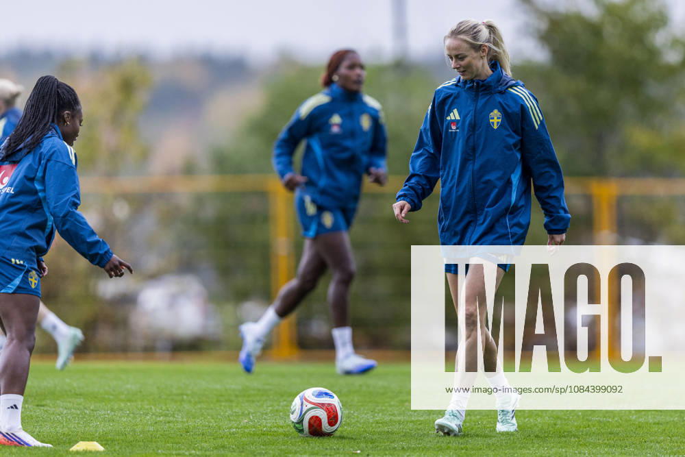 Amanda Ilestedt of Sweden during a training session on October 11, 2026 in Stockholm. Photo: Caisa Rasmussen BILDBYRAN COP 353 CR0079 fotboll football soccer fotball träning practice training sverige sweden dam bbeng