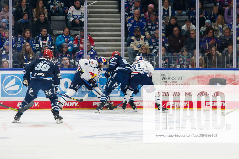 Kyle Platzer (Schwenninger Wild Wings, 88), Tobias Rieder (EHC Red Bull Muenchen, 08), Thomas Schemitsch (Schwenninger Wild Wings, 62) und Dominik Kahun (EHC Red Bull Muenchen, 21) , GER, Schwenninger Wild Wings vs. EHC Red Bull Muenchen, Eishockey, PENNY DEL, 8. Spieltag, Spielzeit 2026 2027, 11.10.2026 GER, Schwenninger Wild Wings vs. EHC Red Bull Muenchen, Eishockey, PENNY DEL, 8. Spieltag, Spielzeit 2026 2027, 11.10.2026 Schwenningen
