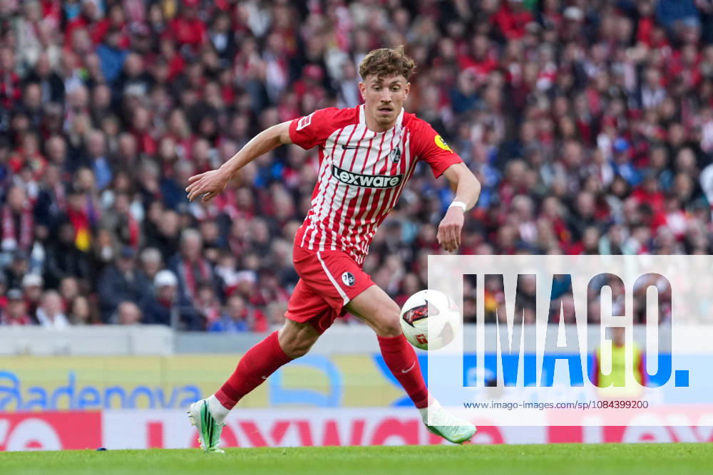 Philipp Treu (SC Freiburg, 29) am Ball , Deutschland, Fussball, 1. Bundesliga, 5.Spieltag, 2026 2027, SC Freiburg vs. FC Schalke 04, 11.10.2026, Europa-Park Stadion, Freiburg Freiburg Europa-Park Stadion Baden-Württemberg Deutschland