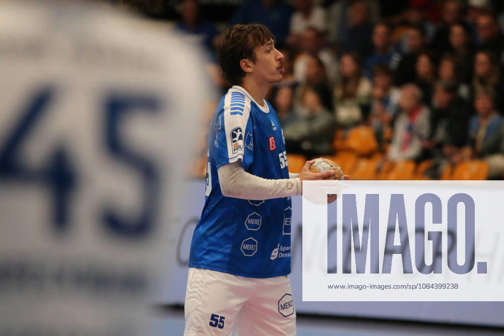 Handball Herren 2026 2027 2. Handball-Bundesliga 7. Spieltag Dessau-Roßlauer HV 06 - VfL Lübeck-Schwartau Anhalt Arena Dessau Mihkel Löpp (Dessau, 55, blau) am Ball. Dessau-Roßlau Sachsen-Anhalt Deutschland