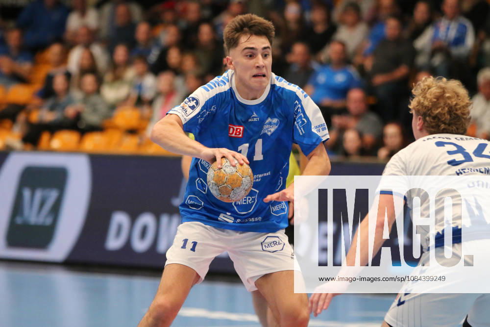 Handball Herren 2026 2027 2. Handball-Bundesliga 7. Spieltag Dessau-Roßlauer HV 06 - VfL Lübeck-Schwartau Anhalt Arena Dessau Alen Hadzimuhamedovic (Dessau, 11, blau) im Angriff. Dessau-Roßlau Sachsen-Anhalt Deutschland
