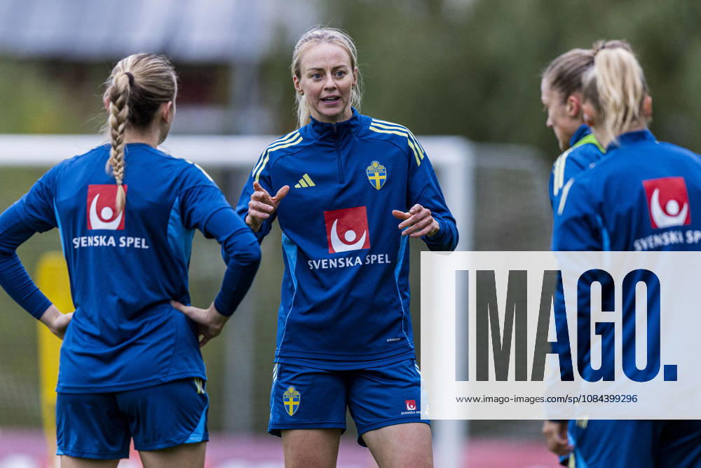 Amanda Ilestedt of Sweden during a training session on October 11, 2026 in Stockholm. Photo: Caisa Rasmussen BILDBYRAN COP 353 CR0079 fotboll football soccer fotball träning practice training sverige sweden dam bbeng