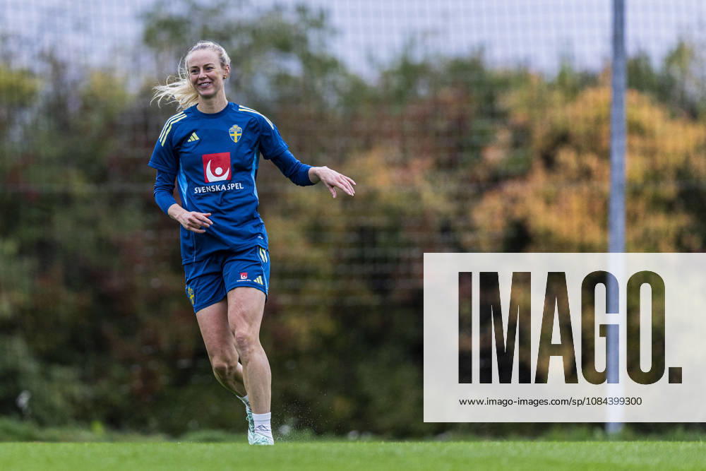 Amanda Ilestedt of Sweden during a training session on October 11, 2026 in Stockholm. Photo: Caisa Rasmussen BILDBYRAN COP 353 CR0079 fotboll football soccer fotball träning practice training sverige sweden dam bbeng