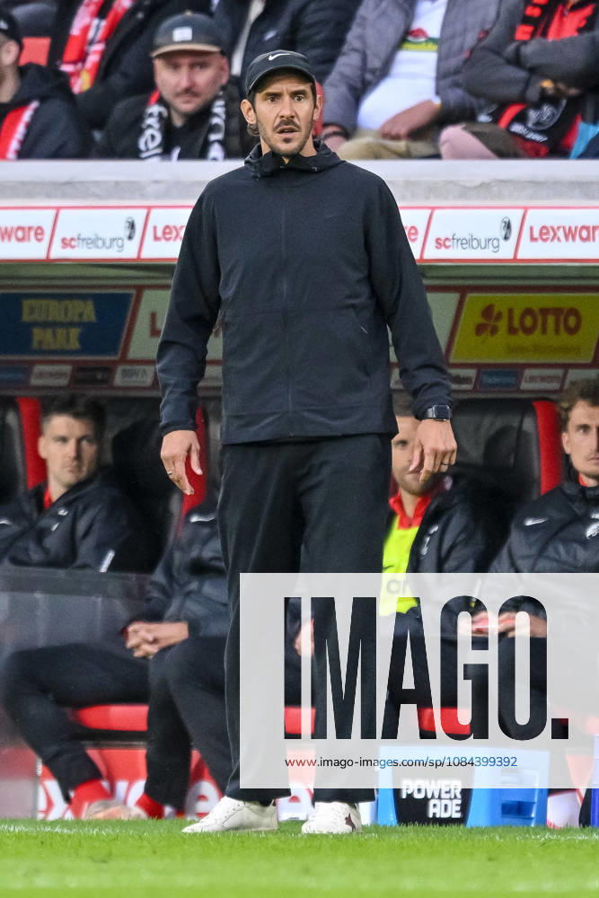 Trainer Julian Schuster (SC Freiburg) Schaut waehrend des spiels der 1. Bundesliga zwischen Club Freiburg und FC Schalke 04, Europa-Park Stadion am 11. October 2026 in Freiburg im Breisgau, Deutschland. (Foto von Harry Langer DeFodi Images) +++ Trainer Julian Schuster (SC Freiburg) Looks on during the Bundesliga match between Sport-Club Freiburg and FC Schalke 04 at Europa-Park Stadion on October 11, 2026 in Freiburg im Breisgau, Germany. (Photo by Harry Langer DeFodi Images) DFB DFL REGULATIONS PROHIBIT ANY USE OF PHOTOGRAPHS AS IMAGE SEQUENCES AND OR QUASI-VIDEO. (Photo by Harry Langer DeFodi Images) DFB DFL REGULATIONS PROHIBIT ANY USE OF PHOTOGRAPHS AS IMAGE SEQUENCES AND OR QUASI-VIDEO. -