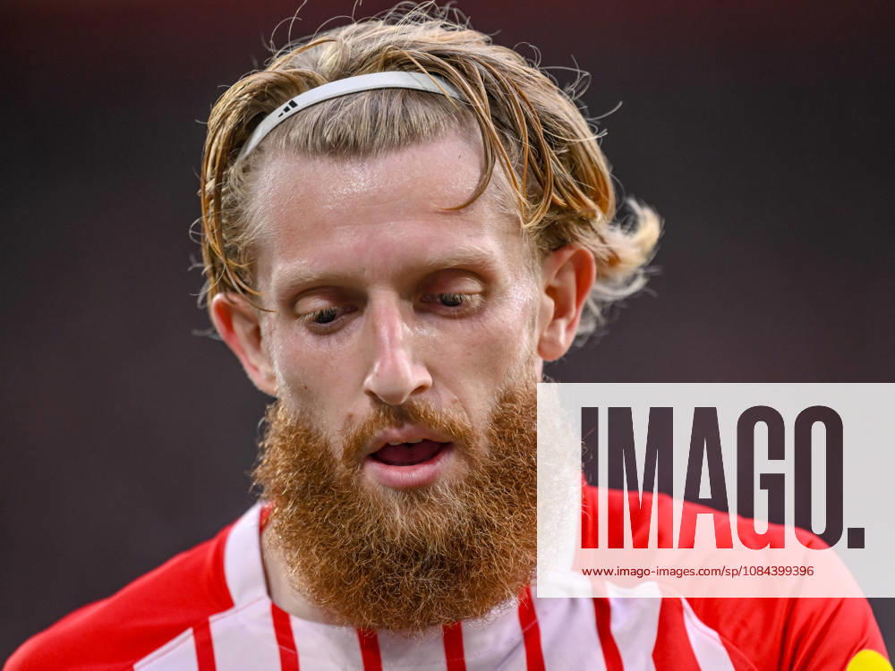 Jan-Niklas Beste (SC Freiburg) Schaut waehrend des spiels der 1. Bundesliga zwischen Club Freiburg und FC Schalke 04, Europa-Park Stadion am 11. October 2026 in Freiburg im Breisgau, Deutschland. (Foto von Harry Langer DeFodi Images) +++ Jan-Niklas Beste (SC Freiburg) Looks on during the Bundesliga match between Sport-Club Freiburg and FC Schalke 04 at Europa-Park Stadion on October 11, 2026 in Freiburg im Breisgau, Germany. (Photo by Harry Langer DeFodi Images) DFB DFL REGULATIONS PROHIBIT ANY USE OF PHOTOGRAPHS AS IMAGE SEQUENCES AND OR QUASI-VIDEO. (Photo by Harry Langer DeFodi Images) DFB DFL REGULATIONS PROHIBIT ANY USE OF PHOTOGRAPHS AS IMAGE SEQUENCES AND OR QUASI-VIDEO. -