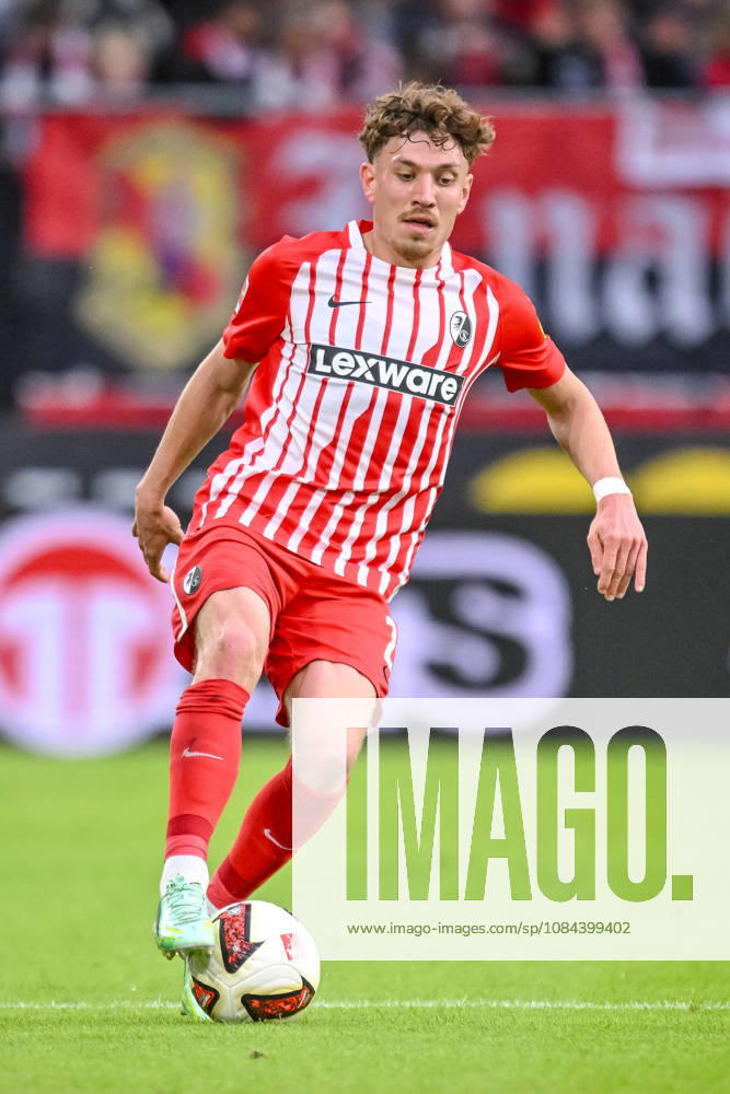 Philipp Treu (SC Freiburg) in Aktion, am Ball, Einzelaktion waehrend des spiels der 1. Bundesliga zwischen Club Freiburg und FC Schalke 04, Europa-Park Stadion am 11. October 2026 in Freiburg im Breisgau, Deutschland. (Foto von Harry Langer DeFodi Images) +++ Philipp Treu (SC Freiburg) controls the Ball during the Bundesliga match between Sport-Club Freiburg and FC Schalke 04 at Europa-Park Stadion on October 11, 2026 in Freiburg im Breisgau, Germany. (Photo by Harry Langer DeFodi Images) DFB DFL REGULATIONS PROHIBIT ANY USE OF PHOTOGRAPHS AS IMAGE SEQUENCES AND OR QUASI-VIDEO. (Photo by Harry Langer DeFodi Images) DFB DFL REGULATIONS PROHIBIT ANY USE OF PHOTOGRAPHS AS IMAGE SEQUENCES AND OR QUASI-VIDEO. -