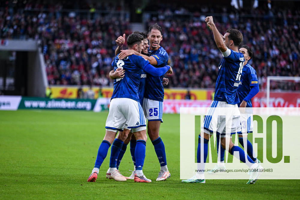 Fussball, Saison 2026 2027, Bundesliga, SC Freiburg - FC Schalke 04, Adrian Gantenbein (FC Schalke 04) freut sich über das Tor zum 1:1, xRHR-FOTO YYx