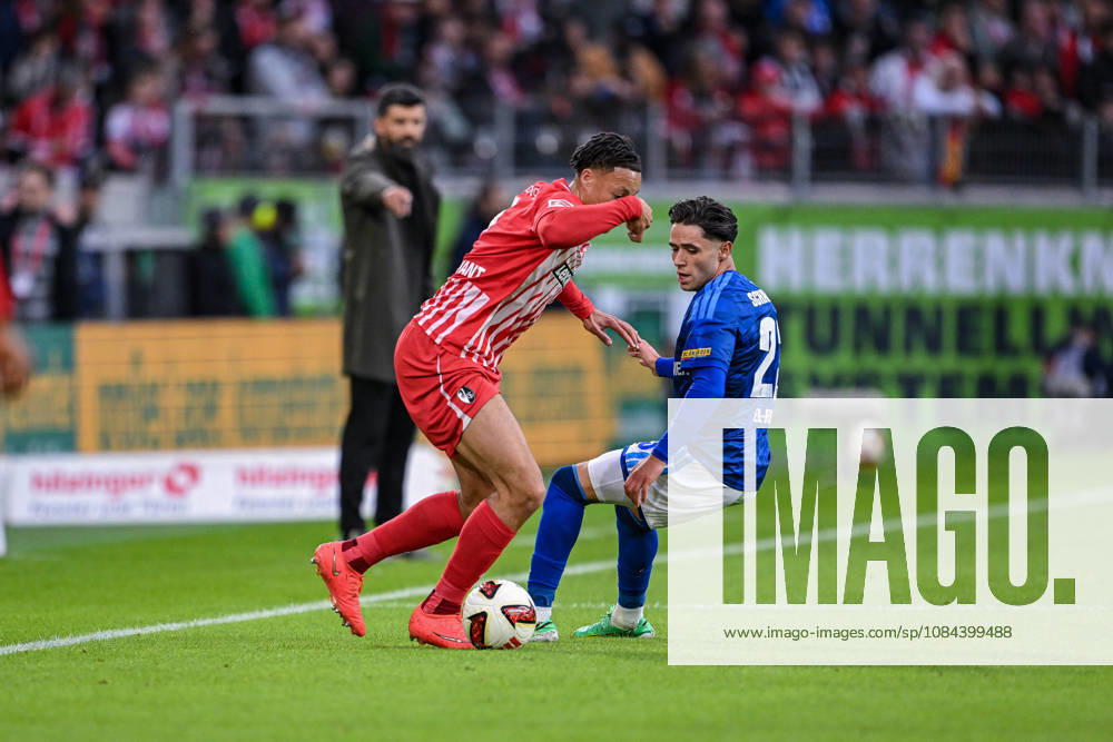Fussball, Saison 2026 2027, Bundesliga, SC Freiburg - FC Schalke 04, Derry Scherhant (SC Freiburg), Soufiane El-Faouzi (FC Schalke 04) xRHR-FOTO YYx
