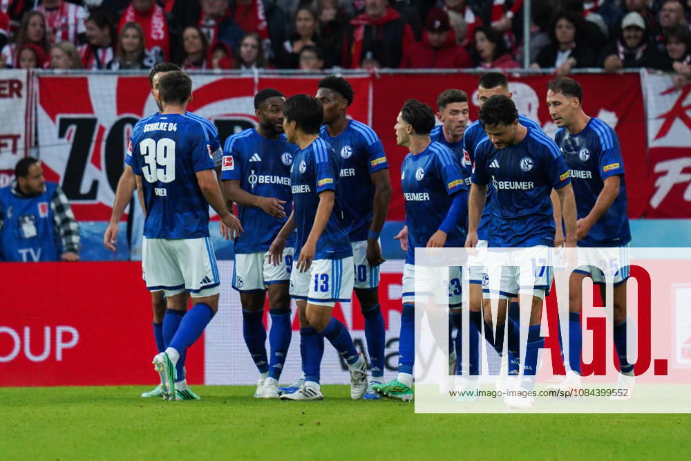 1. Bundesliga: SC Freiburg vs FC Schalke 04, 11.10.2026 Torjubel zum 1:1 durch Adrian Gantenbein (FC Schalke 04, 17) 1. Bundesliga: SC Freiburg vs FC Schalke 04, Europa-Park-Stadion, 11.10.2026 DFB DFL REGULATIONS PROHIBIT ANY USE OF PHOTOGRAPHS AS IMAGE SEQUENCES AND OR QUASI-VIDEO.