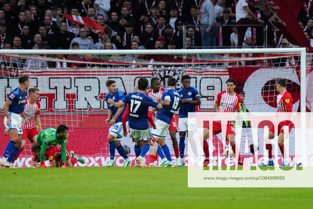 1. Bundesliga: SC Freiburg vs FC Schalke 04, 11.10.2026 Adrian Gantenbein (FC Schalke 04, 17) mit seinem Treffer zum 1:1 1. Bundesliga: SC Freiburg vs FC Schalke 04, Europa-Park-Stadion, 11.10.2026 DFB DFL REGULATIONS PROHIBIT ANY USE OF PHOTOGRAPHS AS IMAGE SEQUENCES AND OR QUASI-VIDEO.