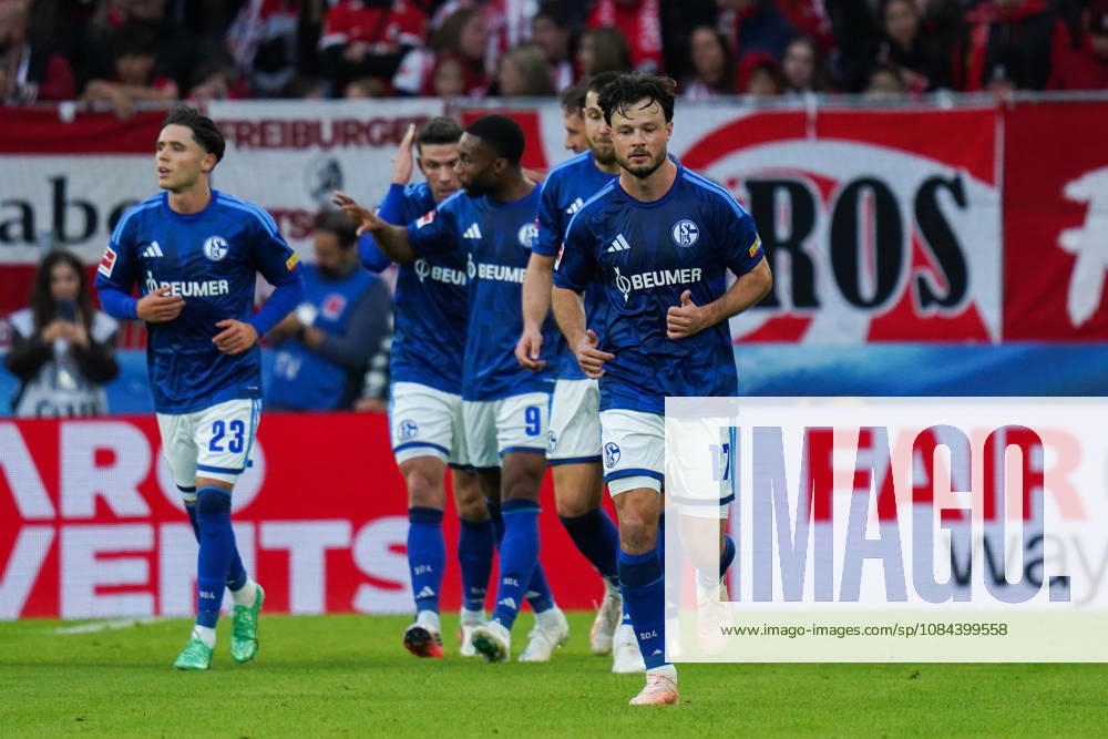 1. Bundesliga: SC Freiburg vs FC Schalke 04, 11.10.2026 Torjubel zum 1:1 durch Adrian Gantenbein (FC Schalke 04, 17) 1. Bundesliga: SC Freiburg vs FC Schalke 04, Europa-Park-Stadion, 11.10.2026 DFB DFL REGULATIONS PROHIBIT ANY USE OF PHOTOGRAPHS AS IMAGE SEQUENCES AND OR QUASI-VIDEO.