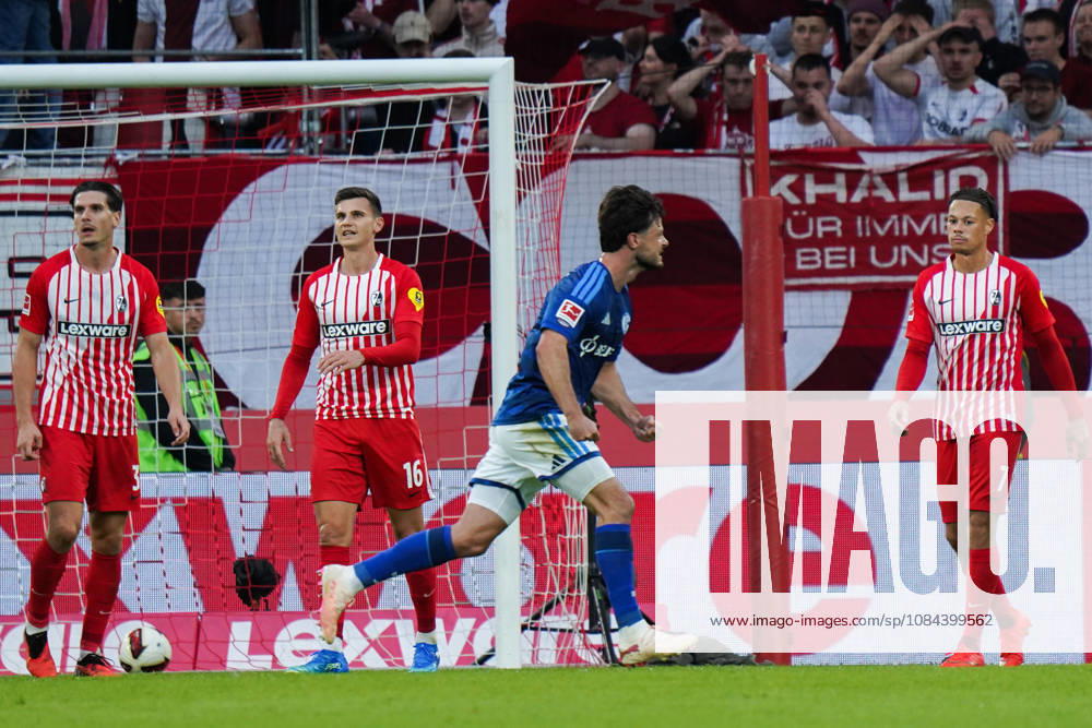 1. Bundesliga: SC Freiburg vs FC Schalke 04, 11.10.2026 Torjubel zum 1:1 durch Adrian Gantenbein (FC Schalke 04, 17) 1. Bundesliga: SC Freiburg vs FC Schalke 04, Europa-Park-Stadion, 11.10.2026 DFB DFL REGULATIONS PROHIBIT ANY USE OF PHOTOGRAPHS AS IMAGE SEQUENCES AND OR QUASI-VIDEO.