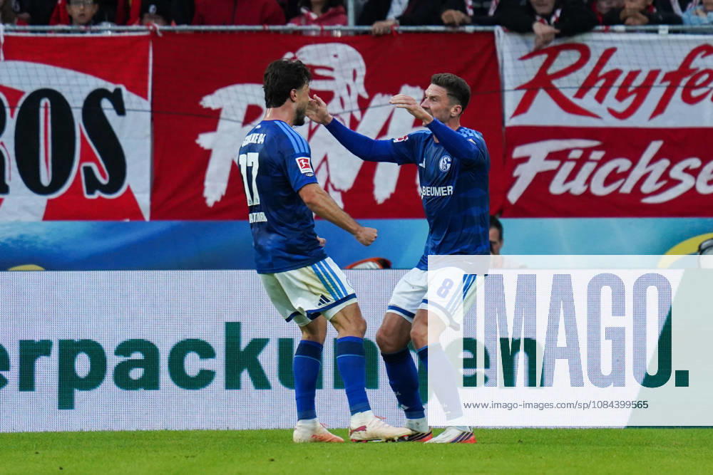 1. Bundesliga: SC Freiburg vs FC Schalke 04, 11.10.2026 Torjubel zum 1:1 durch Adrian Gantenbein (FC Schalke 04, 17) 1. Bundesliga: SC Freiburg vs FC Schalke 04, Europa-Park-Stadion, 11.10.2026 DFB DFL REGULATIONS PROHIBIT ANY USE OF PHOTOGRAPHS AS IMAGE SEQUENCES AND OR QUASI-VIDEO.