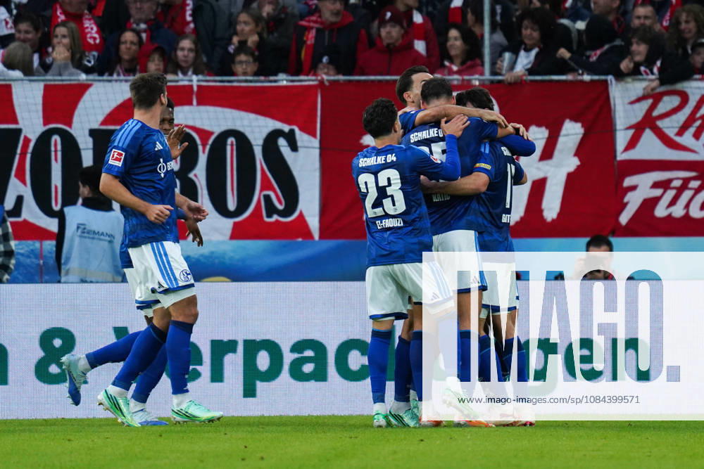 1. Bundesliga: SC Freiburg vs FC Schalke 04, 11.10.2026 Torjubel zum 1:1 durch Adrian Gantenbein (FC Schalke 04, 17) 1. Bundesliga: SC Freiburg vs FC Schalke 04, Europa-Park-Stadion, 11.10.2026 DFB DFL REGULATIONS PROHIBIT ANY USE OF PHOTOGRAPHS AS IMAGE SEQUENCES AND OR QUASI-VIDEO.
