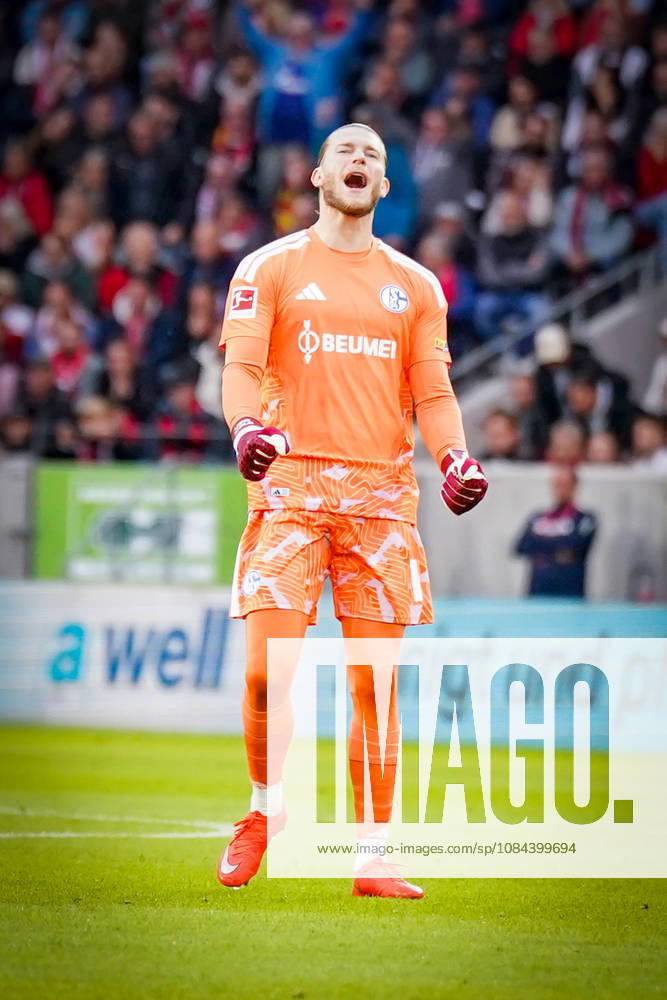 Deutschland: Fußball Bundesliga 2026 - 2027, 5. Spieltag - SC Freiburg - FC Schalke 04 - Europa-Park-Stadion (Freiburg): Loris Karius (FC Schalke 04, 1) Freude, Emotionen, Jubel, Geste, Gestik, Mimik, Gesichtsausdruck, Emotion, Tor und Torjubel, Freisteller