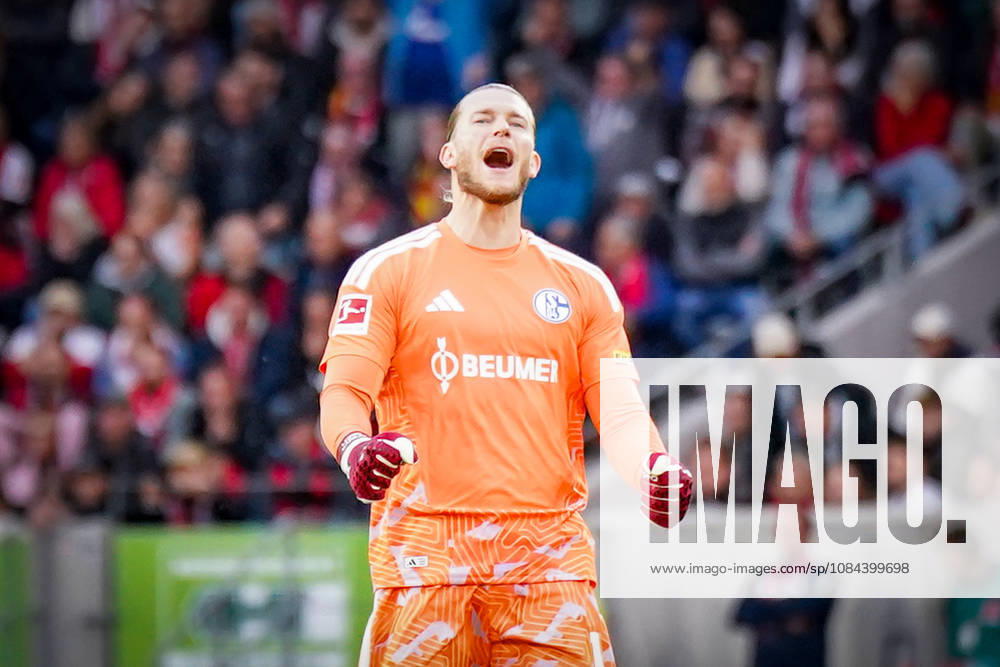 Deutschland: Fußball Bundesliga 2026 - 2027, 5. Spieltag - SC Freiburg - FC Schalke 04 - Europa-Park-Stadion (Freiburg): Loris Karius (FC Schalke 04, 1) Freude, Emotionen, Jubel, Geste, Gestik, Mimik, Gesichtsausdruck, Emotion, Tor und Torjubel