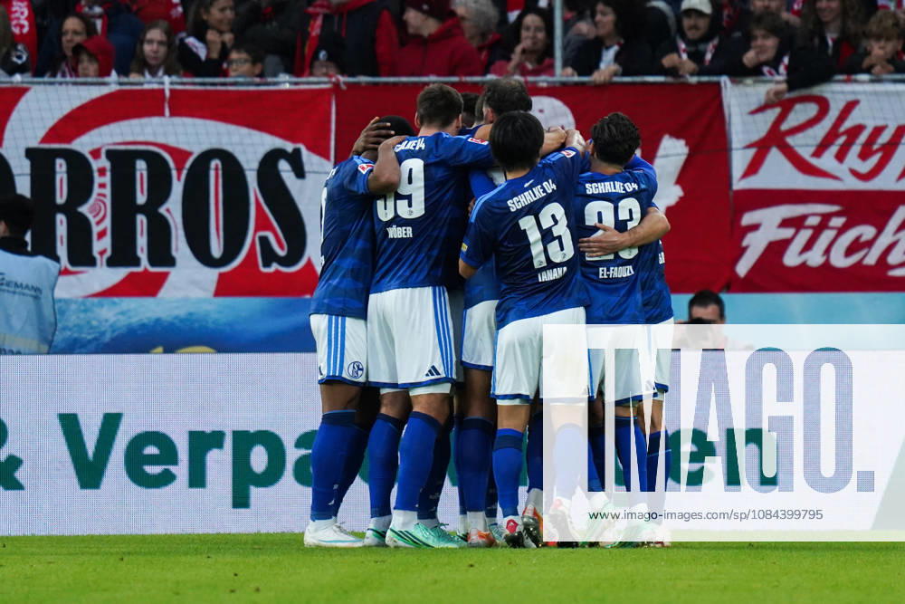 1. Bundesliga: SC Freiburg vs FC Schalke 04, 11.10.2026 Torjubel zum 1:1 durch Adrian Gantenbein (FC Schalke 04, 17) 1. Bundesliga: SC Freiburg vs FC Schalke 04, Europa-Park-Stadion, 11.10.2026 DFB DFL REGULATIONS PROHIBIT ANY USE OF PHOTOGRAPHS AS IMAGE SEQUENCES AND OR QUASI-VIDEO.