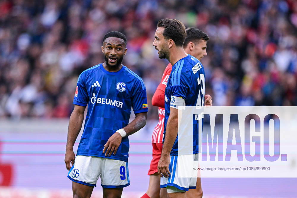 Fussball, Saison 2026 2027, Bundesliga, SC Freiburg - FC Schalke 04, Moussa Sylla (FC Schalke 04), Kenan Karaman (FC Schalke 04) xRHR-FOTO YYx