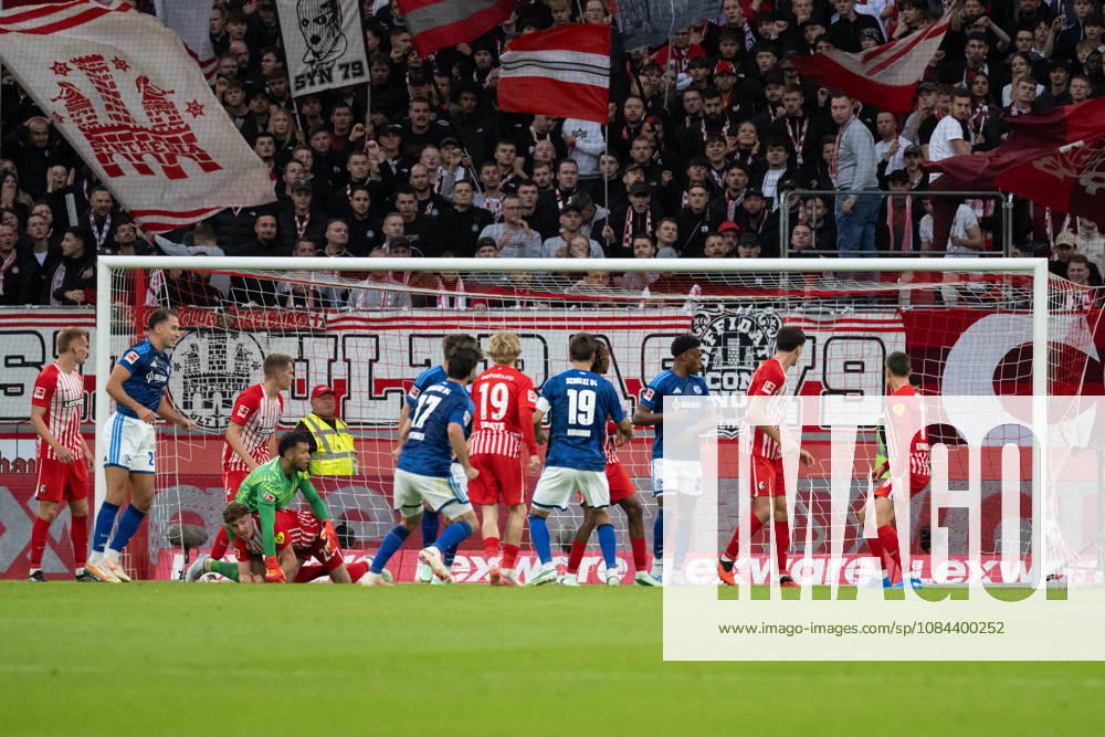 GER, Fussball, Herren, 1. Bundesliga, Saison 2026 2027, 5. Spieltag, SC Freiburg vs. FC Schalke 04 Tor zum 1:1 durch Adrian Gantenbein ( FC Schalke 04, 17 ). DFB DFL regulations prohibit any use of photographs as image sequences and or quasi-video. Freiburg Europa-Park Stadion Baden-Württemberg Deutschland