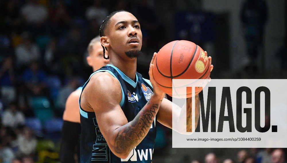 Basketball easyCredit BBL Bundesliga, Frankfurt Skyliners - Veolia Towers Hamburg v.l. Judah Mintz (Fraport Skyliners Frankfurt) beim Wurf Frankfurt am Main