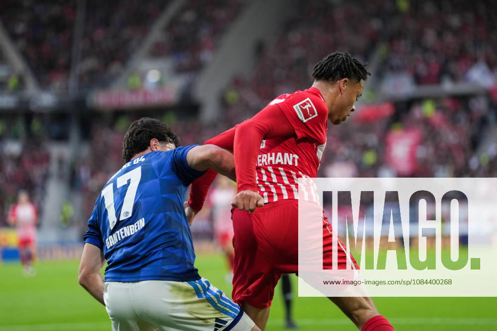 1. Bundesliga: SC Freiburg vs FC Schalke 04, 11.10.2026 Zweikampf zwischen Adrian Gantenbein (FC Schalke 04, 17) und Derry Scherhant (SC Freiburg, 7) 1. Bundesliga: SC Freiburg vs FC Schalke 04, Europa-Park-Stadion, 11.10.2026 DFB DFL REGULATIONS PROHIBIT ANY USE OF PHOTOGRAPHS AS IMAGE SEQUENCES AND OR QUASI-VIDEO.