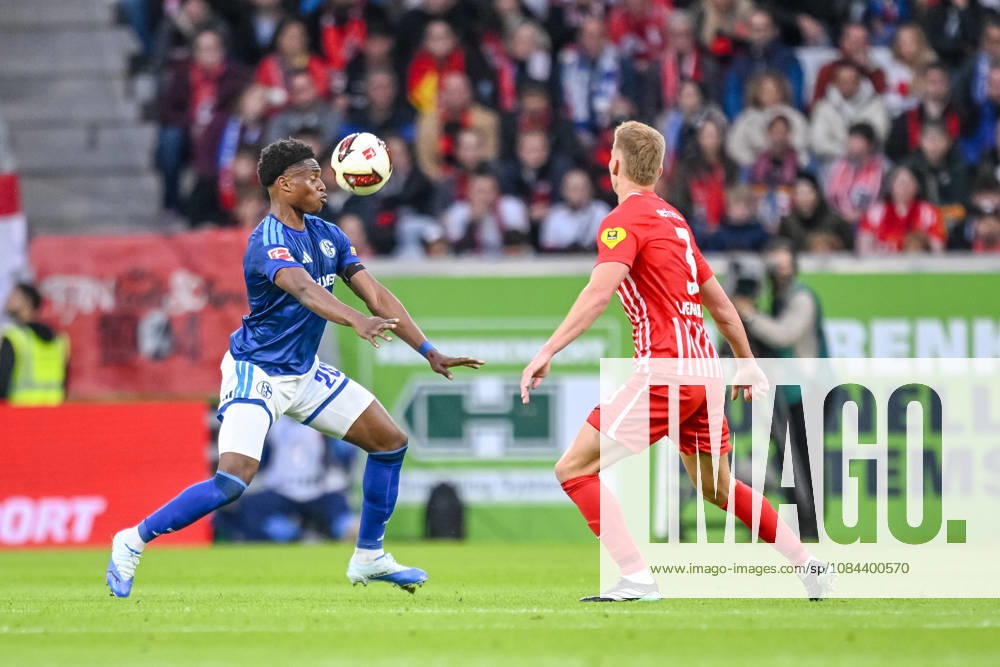 Junior Adamu (FC Schalke 04) und Philipp Lienhart (SC Freiburg) im Zweikampf waehrend des spiels der 1. Bundesliga zwischen Club Freiburg und FC Schalke 04, Europa-Park Stadion am 11. October 2026 in Freiburg im Breisgau, Deutschland. (Foto von Harry Langer DeFodi Images) +++ Junior Adamu (FC Schalke 04) und Philipp Lienhart (SC Freiburg) battle for the ball during the Bundesliga match between Sport-Club Freiburg and FC Schalke 04 at Europa-Park Stadion on October 11, 2026 in Freiburg im Breisgau, Germany. (Photo by Harry Langer DeFodi Images) DFB DFL REGULATIONS PROHIBIT ANY USE OF PHOTOGRAPHS AS IMAGE SEQUENCES AND OR QUASI-VIDEO. (Photo by Harry Langer DeFodi Images) DFB DFL REGULATIONS PROHIBIT ANY USE OF PHOTOGRAPHS AS IMAGE SEQUENCES AND OR QUASI-VIDEO. -