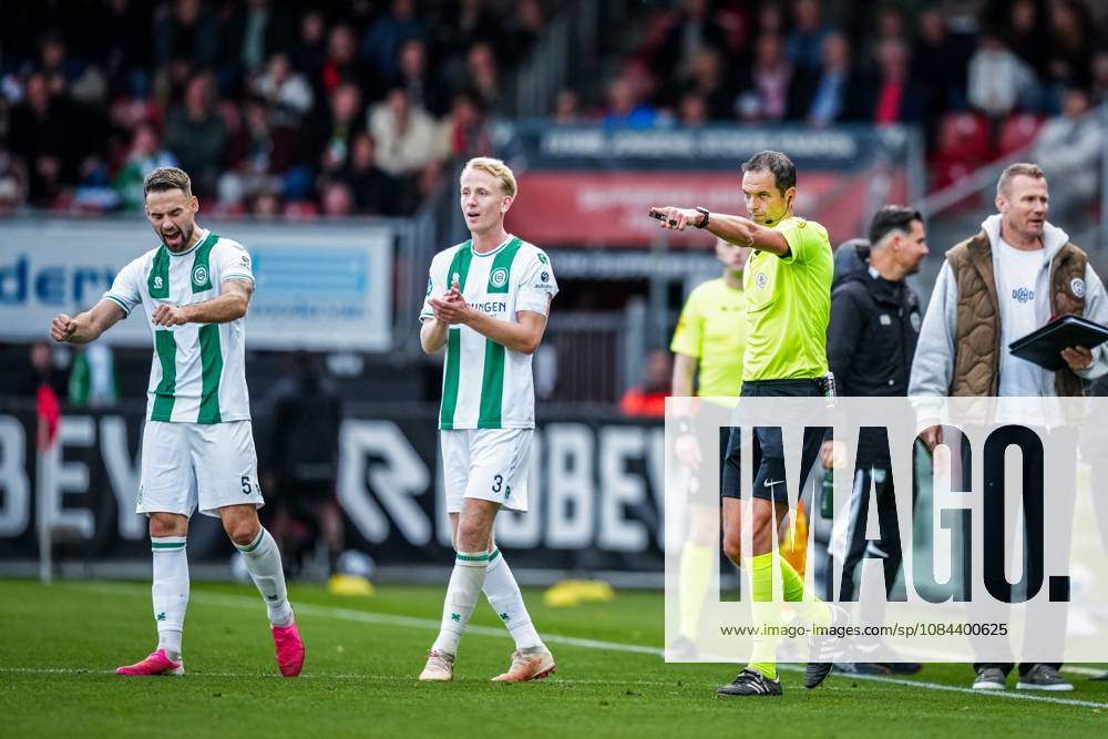 , Stadium Woudestein , season 2026 2027 , Dutch Eredivisie football , match between Excelsior Rotterdam and FC Groningen , picture shows Referee Richard Martens gives penalty after VAR check Excelsior - Groningen x208176435x