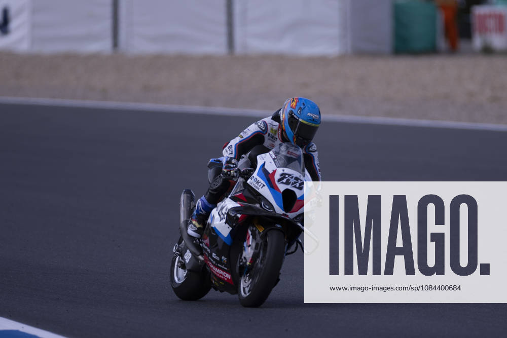 ESTORIL, PORTUGAL - OCTOBER 11: Miguel Oliveira of Portugal and Rokit BMW Motored WorldSBK Team competes during the Race 2 during day three of the World Superbikes Estoril Round at Circuito Estoril on October 11, 2026 in Estoril, Portugal Cascais Portugal - ZUMAl192 20261011_zsp_l192_146