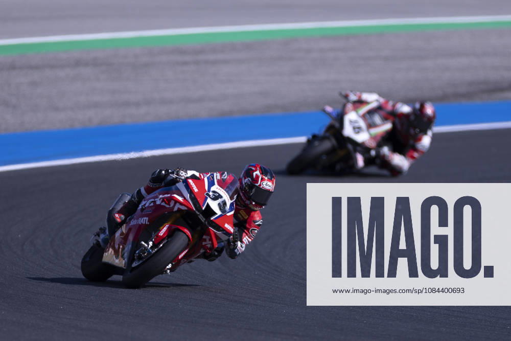 ESTORIL, PORTUGAL - OCTOBER 11: Somkiat Chantra of Thailand and Honda HRC competes during the Race 2 during day three of the World Superbikes Estoril Round at Circuito Estoril on October 11, 2026 in Estoril, Portugal Cascais Portugal - ZUMAl192 20261011_zsp_l192_153