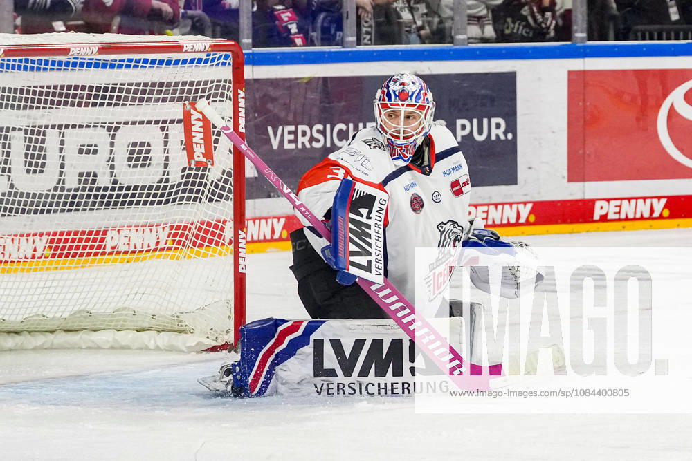 Eishockey Penny-DEL 8.Spieltag Kölner Haie - Nürnberg Ice Tigers am 11.10.2026 in der Lanxess Arena in Köln Niklas Treutle ( Nürnberg ) Gemäß den Vorgaben der DEL Deutsche Eishockey Liga ist die Publikation und Weiterverwertung der Aufnahmen in elektronischen Medien und Endgeräten aller Art während des laufenden Spiels nicht zulässig.