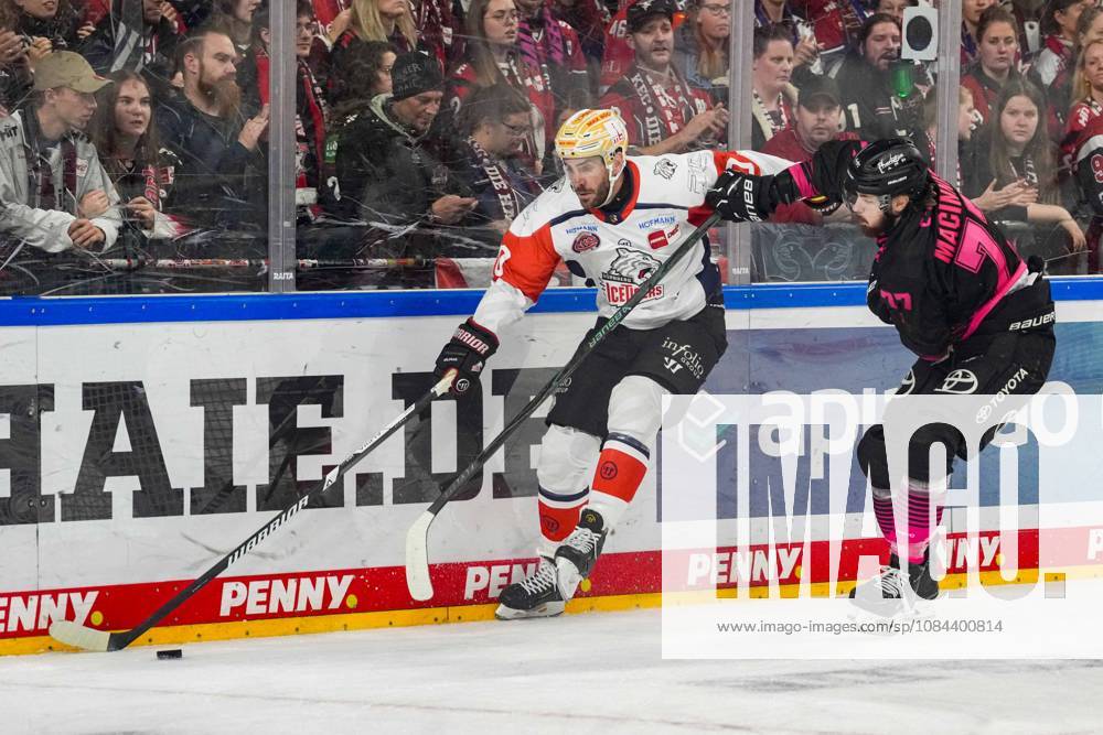Eishockey Penny-DEL 8.Spieltag Kölner Haie - Nürnberg Ice Tigers am 11.10.2026 in der Lanxess Arena in Köln Constantin Braun ( Nürnberg ), links - Ryan Macinnis ( Köln ), rechts Gemäß den Vorgaben der DEL Deutsche Eishockey Liga ist die Publikation und Weiterverwertung der Aufnahmen in elektronischen Medien und Endgeräten aller Art während des laufenden Spiels nicht zulässig.