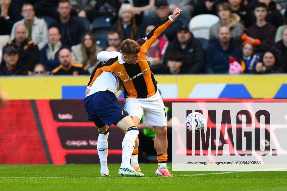 Hull City v Everton, Premier League Hull City forward Joe Gelhardt (11) and Everton FC midfielder James Garner (37) during the Premier League match between Hull City and Everton at the MKM Stadium, Kingston upon Hull, UK on 11 October 2026. Kingston upon Hull MKM Stadium East Riding of Yorkshire UK Editorial use only DataCo restrictions apply See www.football-dataco.com ,