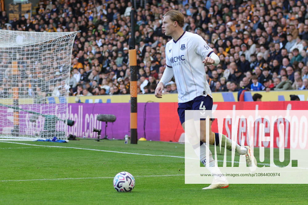 11th October 2026; MKM Stadium, Hull, England; Premier League Football, Hull City versus Everton; Jarrad Branthwaite of Everton on the ball DavexLofthouse