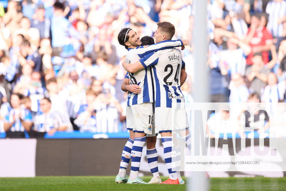 Goncalo Guedes of Real Sociedad celebrates after scoring the team s third goal during the LaLiga EA Sports match between Real Sociedad and RC Deportivo de A Coruna at Anoeta on October 11, 2026, in San Sebastian, Spain. San Sebastian Spain - ZUMAa181 20261011_zaa_a181_142